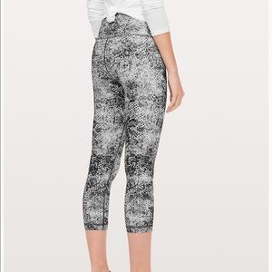 *NWT* Lululemon Wunder Under Crop HR*F Leggings